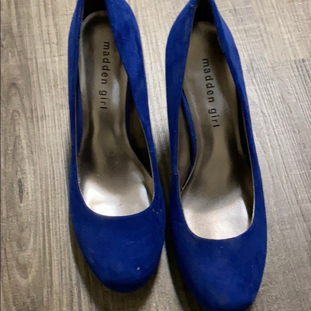 Shoes - Picture 2 of 8
